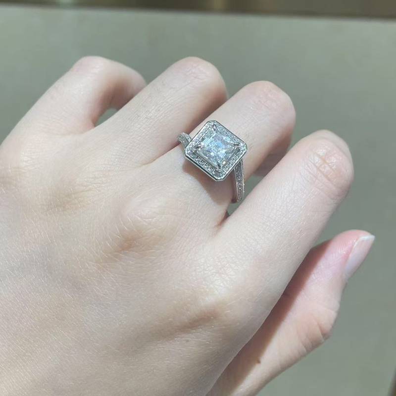 扭臂方钻Women's RingS925银镀白金定制选款主石Moissanite2.0ct/副石高碳钻